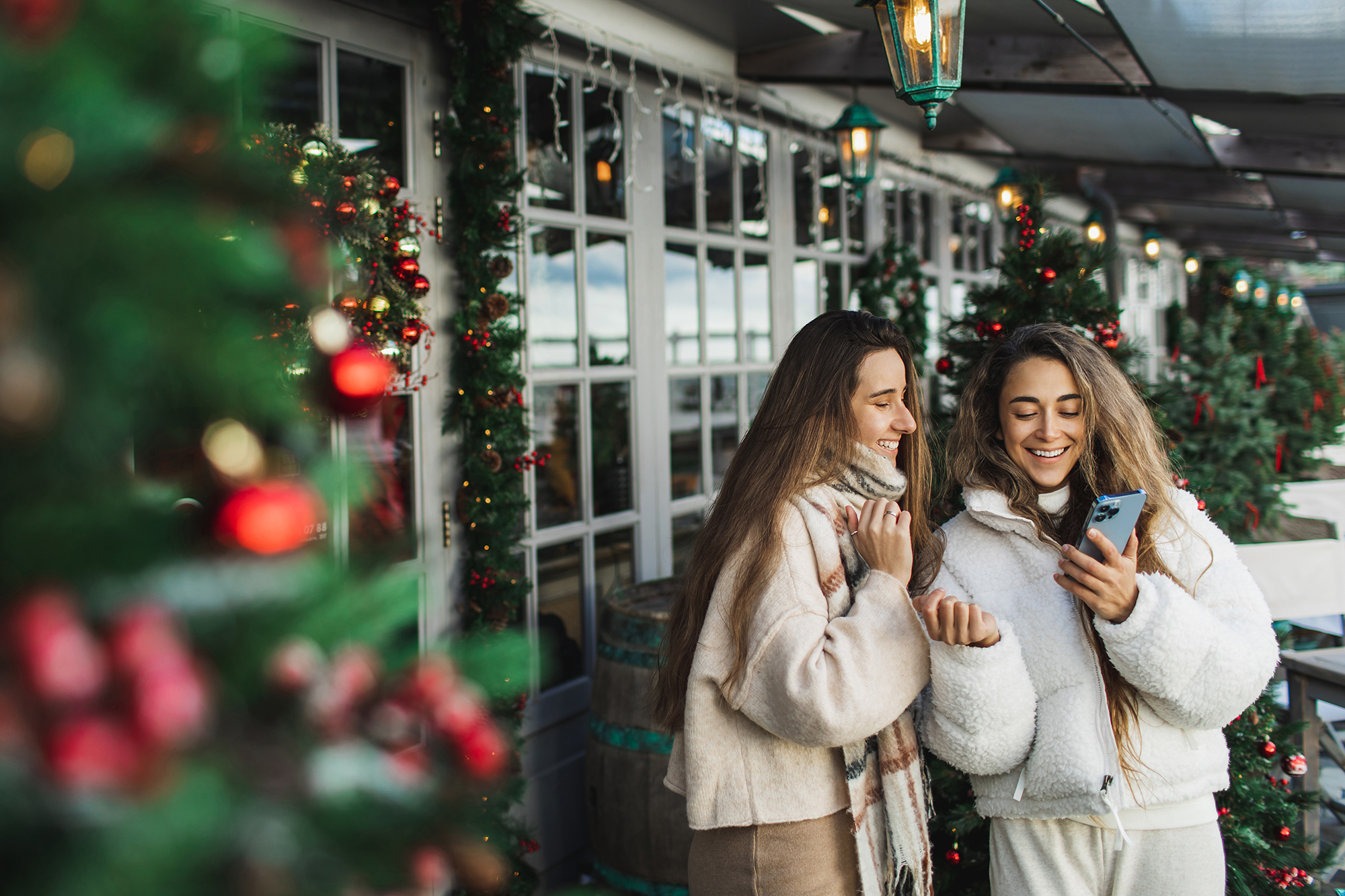 У чому зустрічати Різдво і Новий рік 2026: "луки" зі спідницями за знаками Зодіаку
